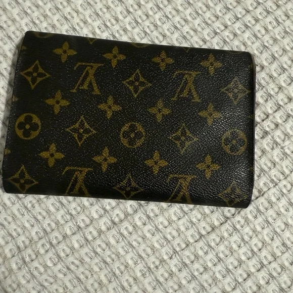 Louis Vuitton Monogram Canvas Pochette Passport Wallet